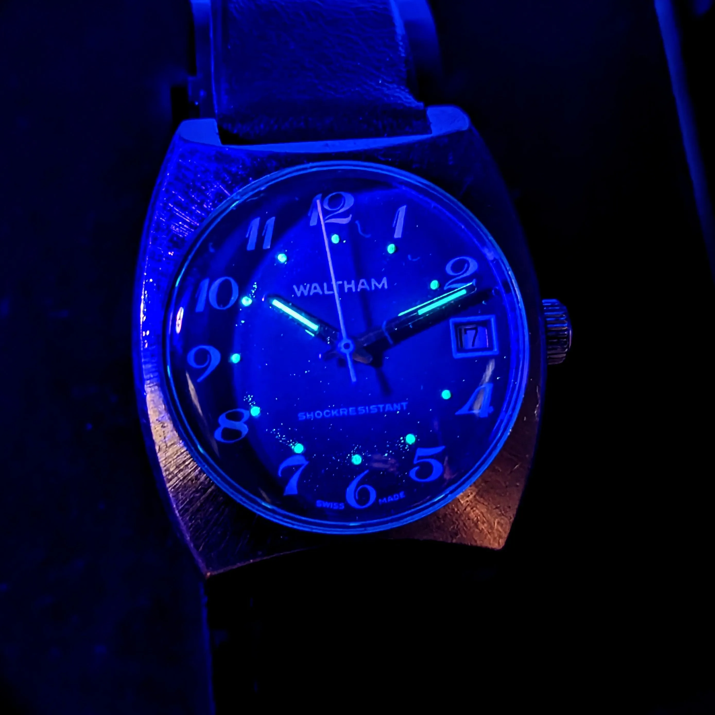 WALTHAM Shockresistant Wristwatch 7 Jewels Cal. ST 96-4 Date Indicator Blue Dial Swiss Watch