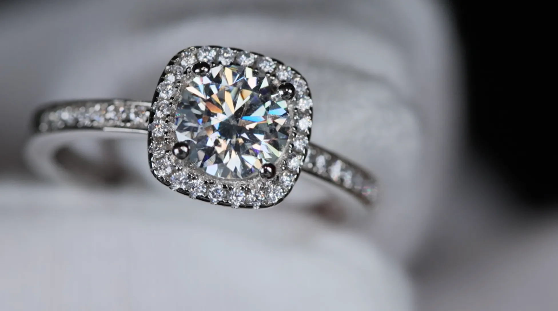 Womens Moissanite Diamond Engagement Ring | Moissanite Engagement Rings